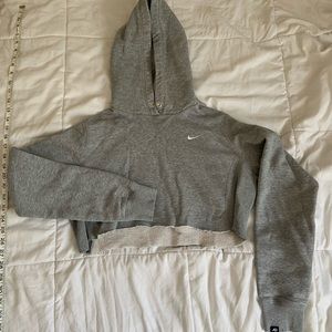 cropped Nike sweatshirt